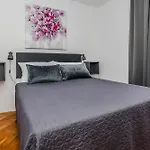 Royal Choice With Pool