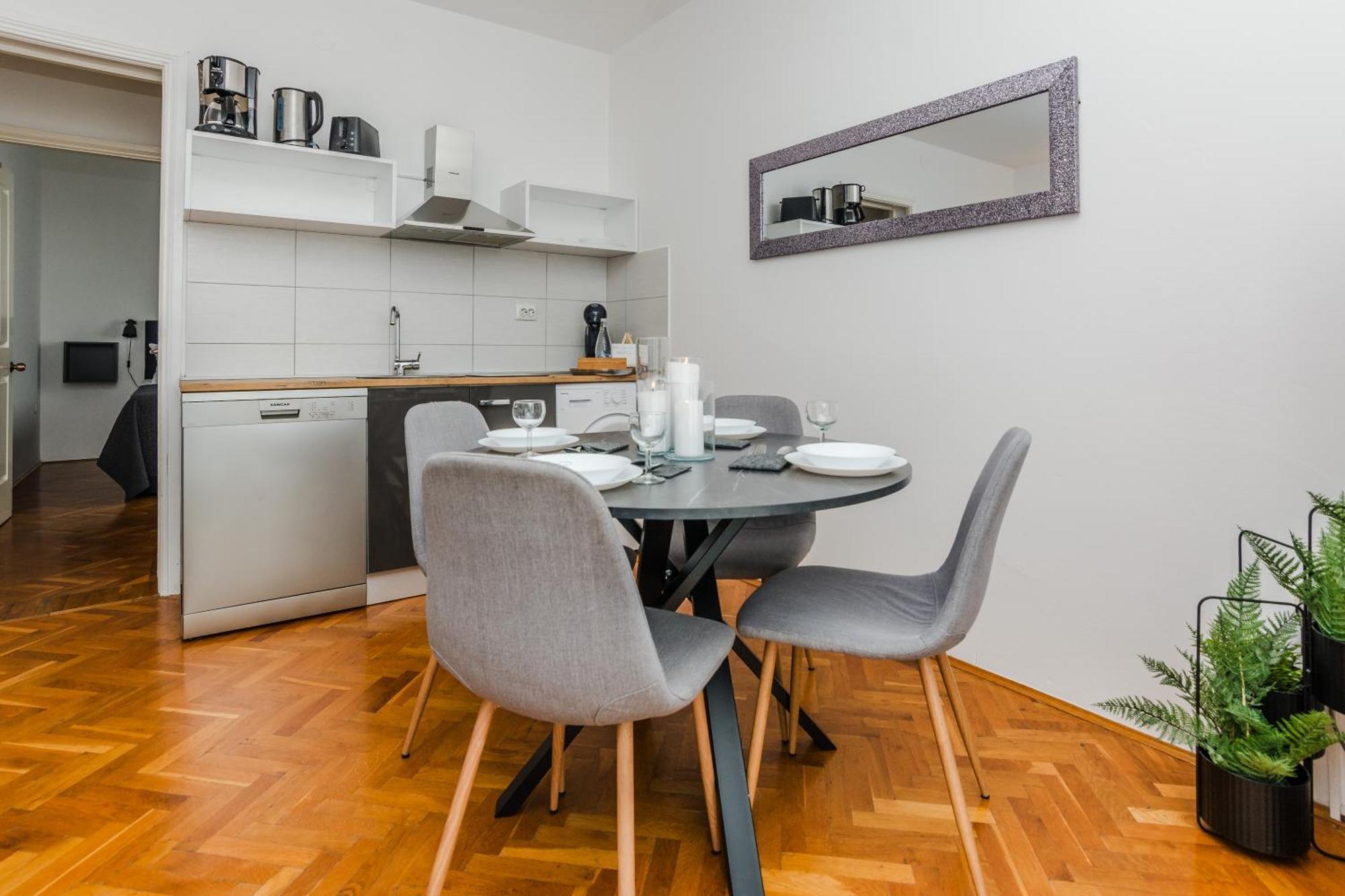 Royal Choice With Pool Apartament